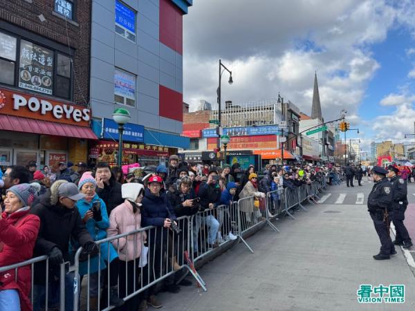 2025年2月1日,中国新年乙巳年大年初四,在纽约最大华人居住区法拉盛,纽约市举行庆贺中国新年大游行。(看中国摄影:柳笛)