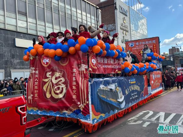2025年2月1日,中国新年乙巳年大年初四,在纽约最大华人居住区法拉盛,纽约市举行庆贺中国新年大游行。(看中国摄影:柳笛)
