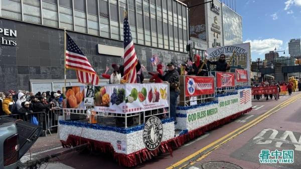 2025年2月1日,中国新年乙巳年大年初四,在纽约最大华人居住区法拉盛,纽约市举行庆贺中国新年大游行。(看中国摄影:柳笛)