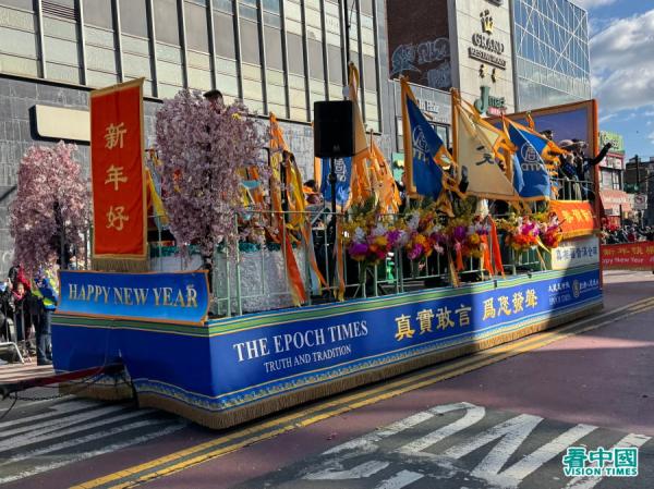 2025年2月1日,中国新年乙巳年大年初四,在纽约最大华人居住区法拉盛,纽约市举行庆贺中国新年大游行。(看中国摄影:柳笛)