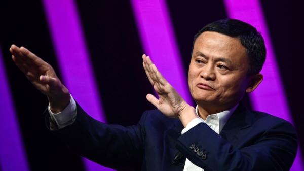 中共党魁习近平2月17日上午在北京举行民营企业座谈会。受邀出席的包括阿里巴巴创办人马云,另外界感到出乎意料。(图片来源:PHILIPPE LOPEZ/AFP via Getty Images)