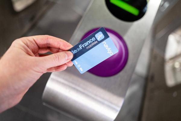 Navigo车票(STEPHANE MOUCHMOUCHE/Hans Lucas/AFP via Getty Images)