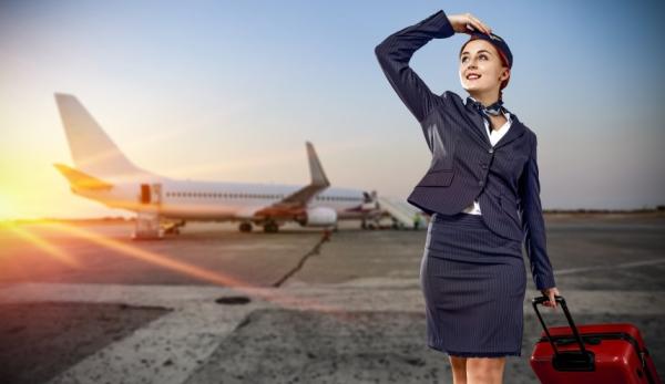 空姐脖子上总是系着丝巾。（图片来源: 翻拍）