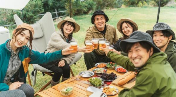 朋友聚餐  （图片来源: 翻拍）