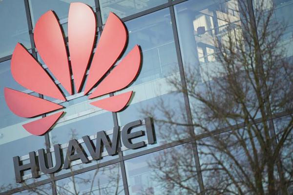 华为公司标志(DANIEL LEAL/AFP via Getty Images)
