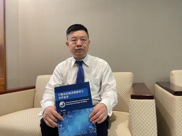 郑治医师不畏被灭口的威胁推动“反活摘,要立法,全球动起来!”响应全球连线,立法打击活摘器官。(图片来源: 看中国摄影图 黄净宇/看中国)