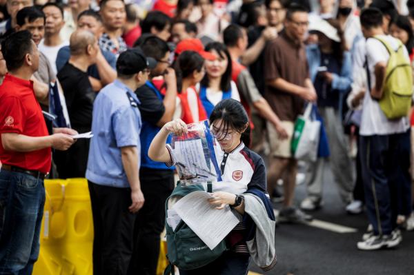 2024年6月7日,高考第一天 。 (图片来源:STR/AFP via Getty Images)