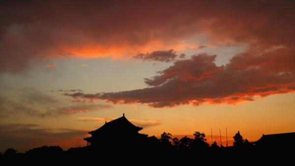 2012年6月9日,中国北京,夕阳下的天安门城楼。(图片来源:Feng Li/Getty Images)