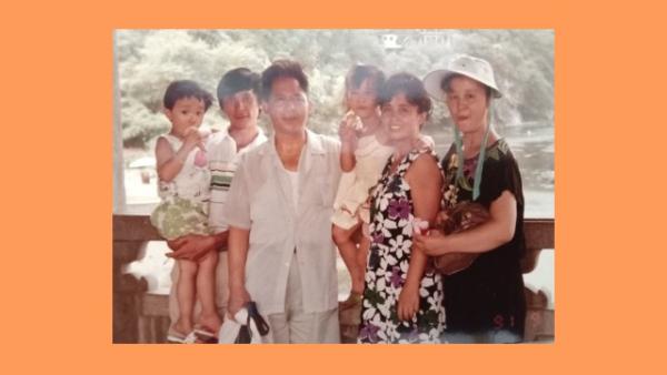 田钰与家人合照,左起依序为谢山林、田钰父亲、田钰、田芳。(图片来源:网络图片)