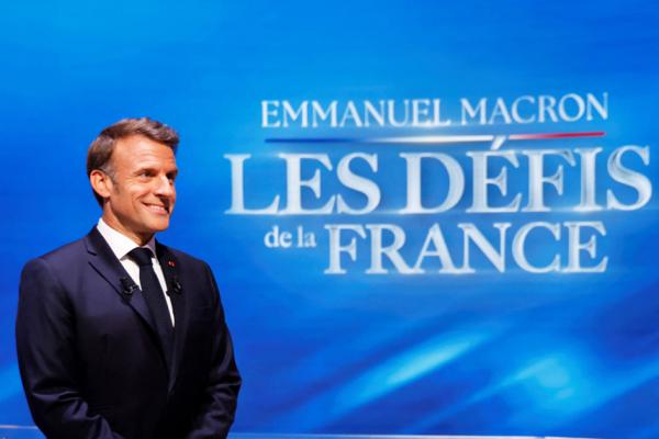 法国总统马克龙在5月13日接受了法国一台“法国的挑战”电视节目采访。(LUDOVIC MARIN/POOL/AFP via Getty Images)