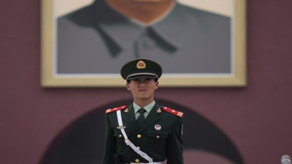 近期,国际调查记者同盟(ICIJ)爆出震撼内幕,中共滥用红色通缉,跨国追杀“H”(化名),牵出赵薇断情、马云求情的离奇一幕,更揭开前公安副部长孙力军疑似泄露武汉P4实验室活体实验黑幕的惊人真相。(图片来源: FRED DUFOUR/AFP via Getty Images)