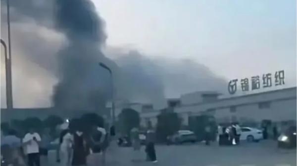 四川宜宾屏山县一纺织厂因与员工薪资纠纷被焚烧37个小时。 (自由亚洲电台/网络图片)