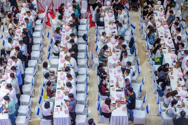 2023年8月22日,河南郑州的一次相亲现场。(STRINGER/AFP via Getty Images)