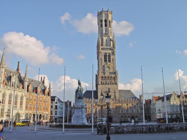 布鲁日市集广场(Bert Kaufmann/Wikipedia/CC BY 2.0)