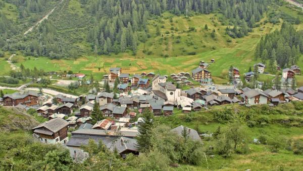 灾前的瑞士瓦莱州布拉滕镇(Johannes Löw/Wikipedia/CC BY-SA 2.5)