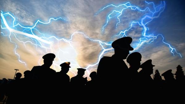 为什么那么多中共高官“被失踪”?图为中共军队。(图片来源:Feng Li/Getty Images)