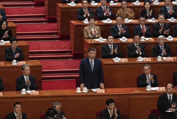 2025年3月4日,中共党魁习近平(中)参加人民大会堂举行政协开幕式。(图片来源:Kevin Frayer/Getty Images)