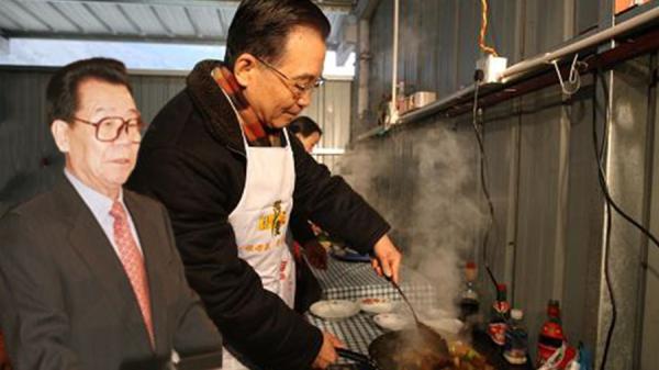 合成示意图片:李瑞环与温家宝(图片来源:网络截图)