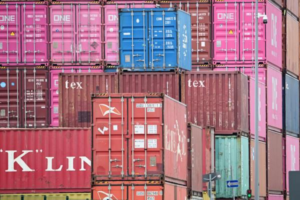 7月15日,柏林西港的集装箱。(TOBIAS SCHWARZ/AFP via Getty Images)