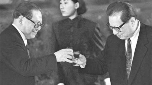江泽民(左)和乔石(右)。(网络图片)