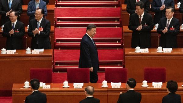中共党魁习近平（中）于 2025年3月8日出席全国人民代表大会第二次全体会议。（图片来源：Kevin Frayer/Getty Images）