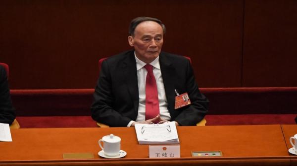 2022年3月5日,中共国家副主席王岐山在北京人民大会堂出席全国人民代表大会开幕会议。(图片来源:LEO RAMIREZ/AFP via Getty Images)