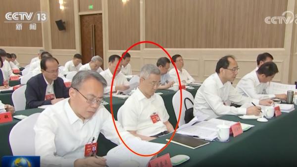 胡海峰参加第十次全国对口支援新疆工作会议。（视频截图）