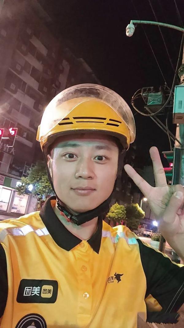 报导中兼职送外卖的公职人员孙先生