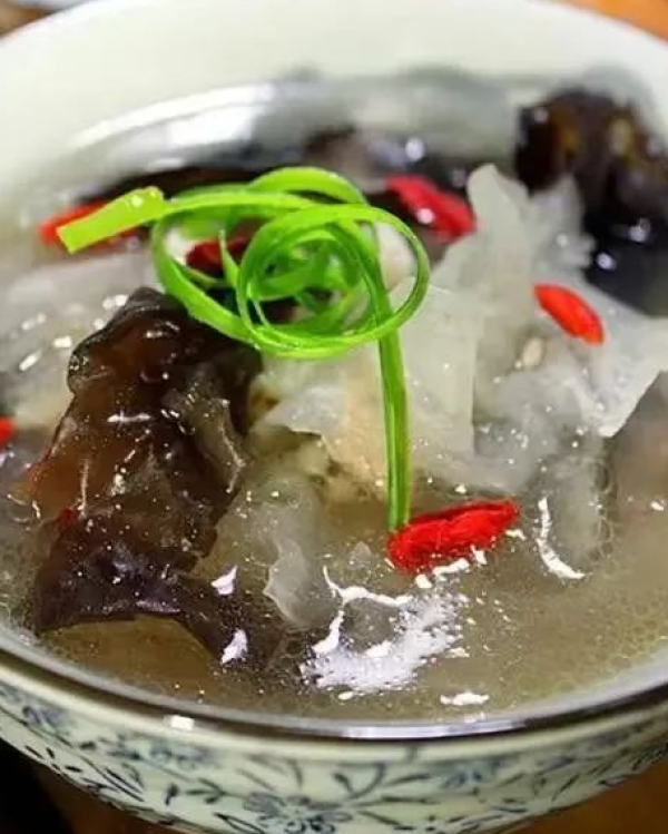 隔夜银耳、蘑菇 (图片来源:网络图片)