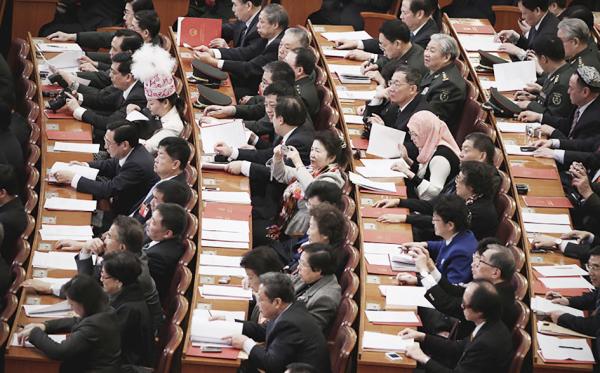 两会上的官员(Getty Images)