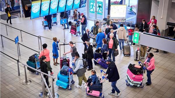 欧盟强化边境安全，10月12日起将分阶段在所有陆、海、空边境口岸启用数位出入境系统。（PHIL NIJHUIS/ANP/AFP via Getty Images）