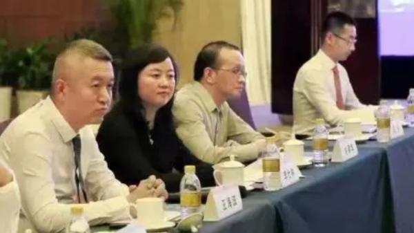 左二为李仕林 (网络截图)