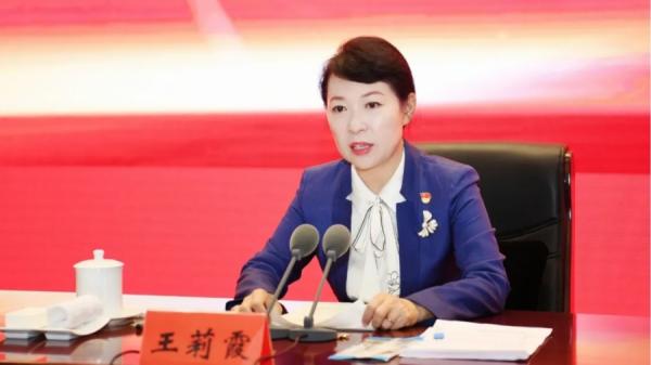 有消息称内蒙自治区主席王莉霞被中纪委带走问话。(网络图片)