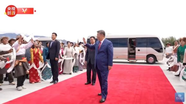 中共党魁习近平8月21日抵达拉萨,出席西藏自治区成立60周年庆祝大会。(视频截图)