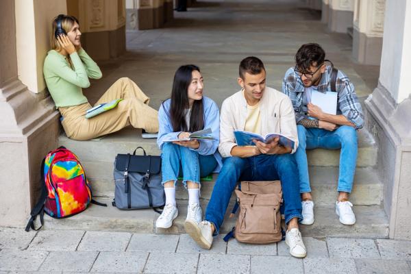 法国学生全国联盟近日发表年度调查报告指出,今年法国大学生的生活成本明显升高。(123RF)