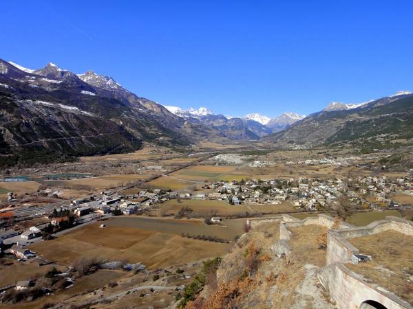 俯瞰蒙多芬镇(Ainars Brūvelis)/Wikipedia/CC BY-SA 3.0)