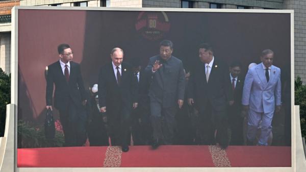 9月3日,中共党魁习近平与俄罗斯总统普京、朝鲜领导人金正恩等多国领导人在北京天安门广场参加阅兵式。(图片来源:Getty Images)