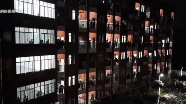 9月7日晚,贵州毕节威宁县中等职业学校的数千名学生发起了集体抗议行动。(图片来源:视频截图)