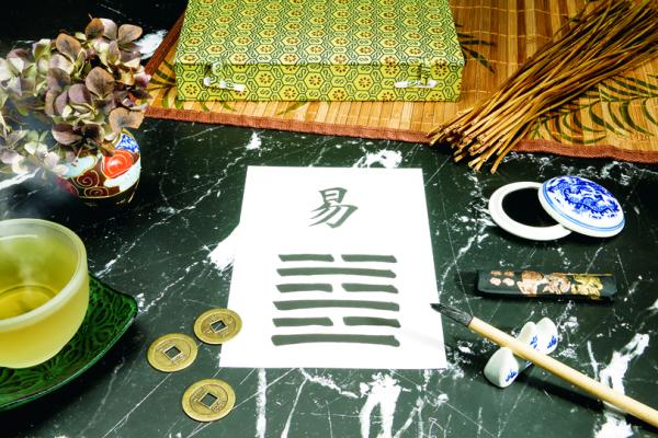 袁树珊将中国相术与西方面相学比较,表明看相、算命都是科学的。(Adobe Stock)