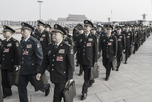 2025年3月,军队代表出席两会。(Kevin Frayer/Getty Images)