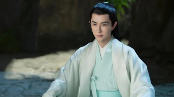 于朦胧在《三生三世十里桃花》中饰演白真上神。(图片来源:微博截图)