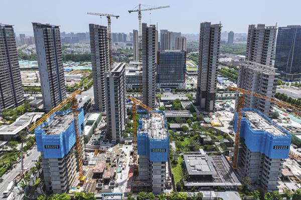 2025年5月7日,中国南京市在建楼房。(STR/AFP via Getty Images)