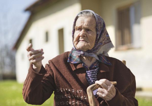 老年人通常成为遗产欺诈的受害者。(123RF)