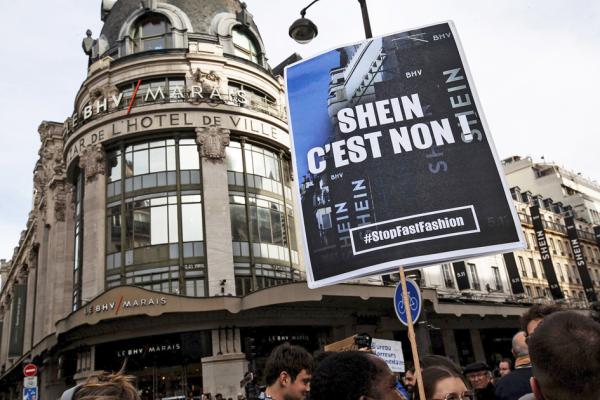 SHEIN在争议声中于11月5日入驻巴黎BHV百货公司。(DANIEL PERRON/Hans Lucas/AFP via Getty Images)