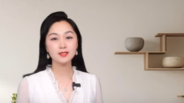 看大陆节目主持人美玲。 (图片来源:视频截图)