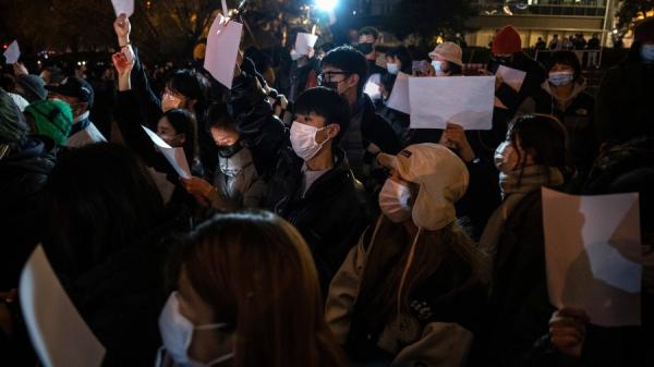 2022年11月27日,北京市民自发抗议清零政策的“白纸运动”。(图片来源:Getty Images)