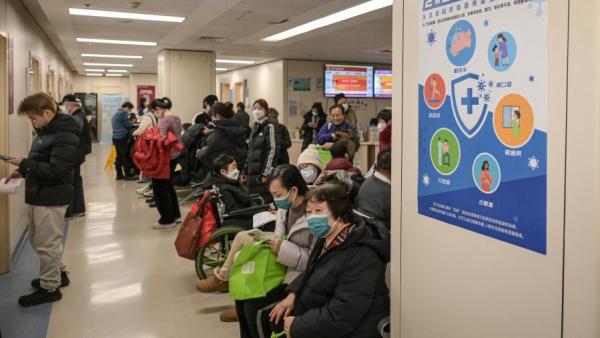 2025年1月有8日,北京一家医院呼吸道科门诊候诊室。(图片来源:Getty Images)