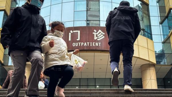 2025年2月12日,重庆一家医院门诊(示意图)。(图片来源:Getty Images)