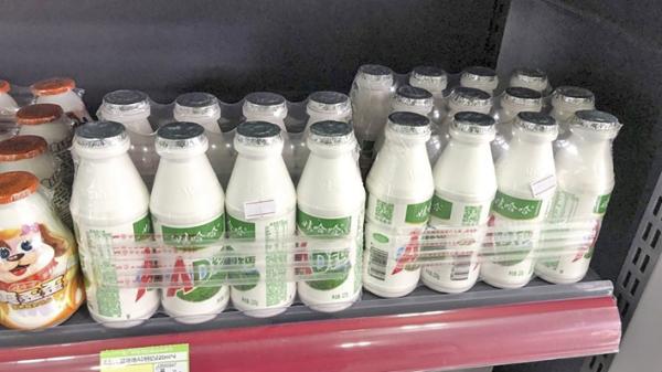 一个货架上的娃哈哈饮料（N509FZ/维基百科）