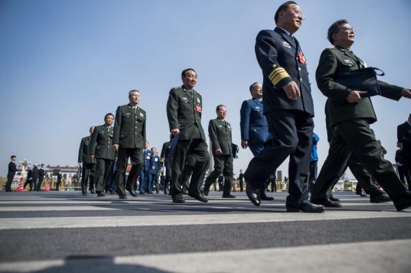 2016年3月14日,中共军队代表抵达北京人民大会堂参加中共人民政治协商会议闭幕会议。(图片来源:Getty Images)